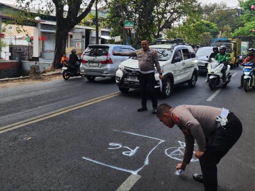 Kecelakaan di Jalan Kolonel Sugiono Malang, Pengendara Motor Luka Serius Usai Tersenggol Bus