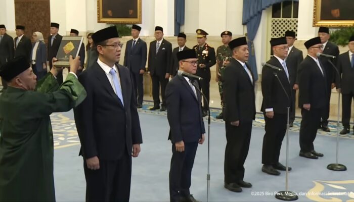 Prabowo Lantik Menteri Haji dan Umrah, Reshuffle Lima Kementerian Strategis