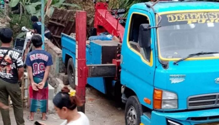 Jembatan Desa Wadung di Pakisaji Ambrol Dilintasi Truk Pasir, Akses Warga Terputus