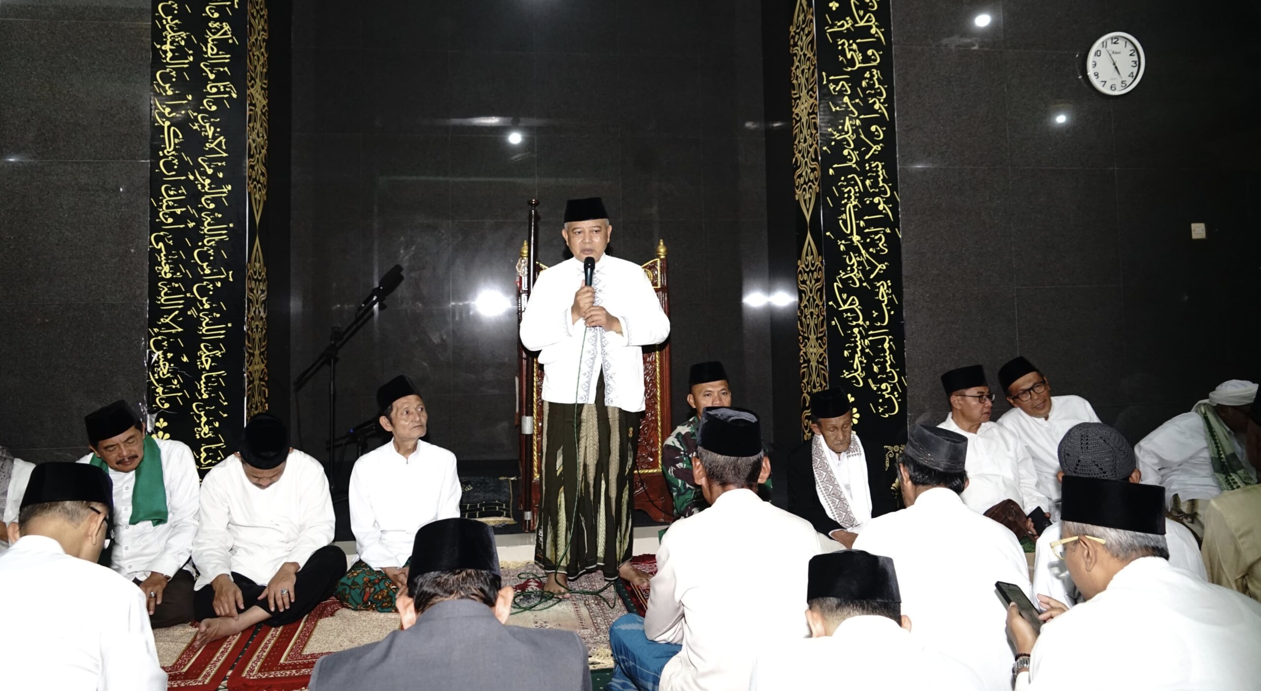 Bupati Malang, H. M. Sanusi menegaskan pentingnya membangun keseimbangan antara pembangunan fisik dan spiritual dalam kehidupan bermasyarakat.