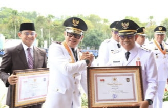 Prestasi membanggakan kembali diraih Pemerintah Kota Batu di bawah kepemimpinan Wali Kota Nurochman. Berdasarkan hasil Evaluasi Laporan Penyelenggaraan Pemerintahan Daerah (LPPD) Tahun 2024 oleh Kementerian Dalam Negeri Republik Indonesia, Kota Batu berhasil meraih skor 3,6057 dengan Status Kinerja Tinggi dan menempati peringkat ke-6 tingkat nasional kategori kota.