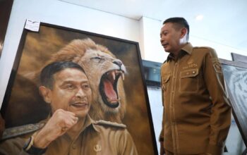 Wali Kota Malang Kagumi Lukisan Dirinya Berlatarkan Singa, Langsung Ditebus Rp 25 Juta