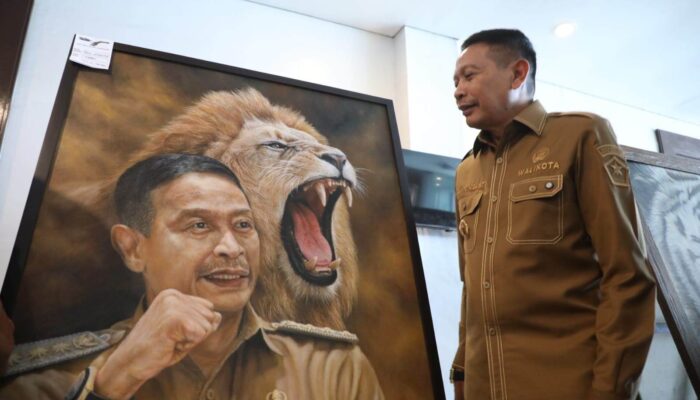 Wali Kota Malang Kagumi Lukisan Dirinya Berlatarkan Singa, Langsung Ditebus Rp 25 Juta