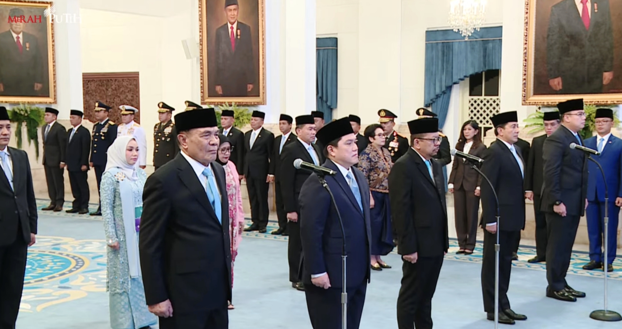 Presiden Prabowo Subianto resmi melantik sejumlah menteri dan wakil menteri baru dalam reshuffle Kabinet Merah Putih di Istana Negara Jakarta pada Rabu (17/9).