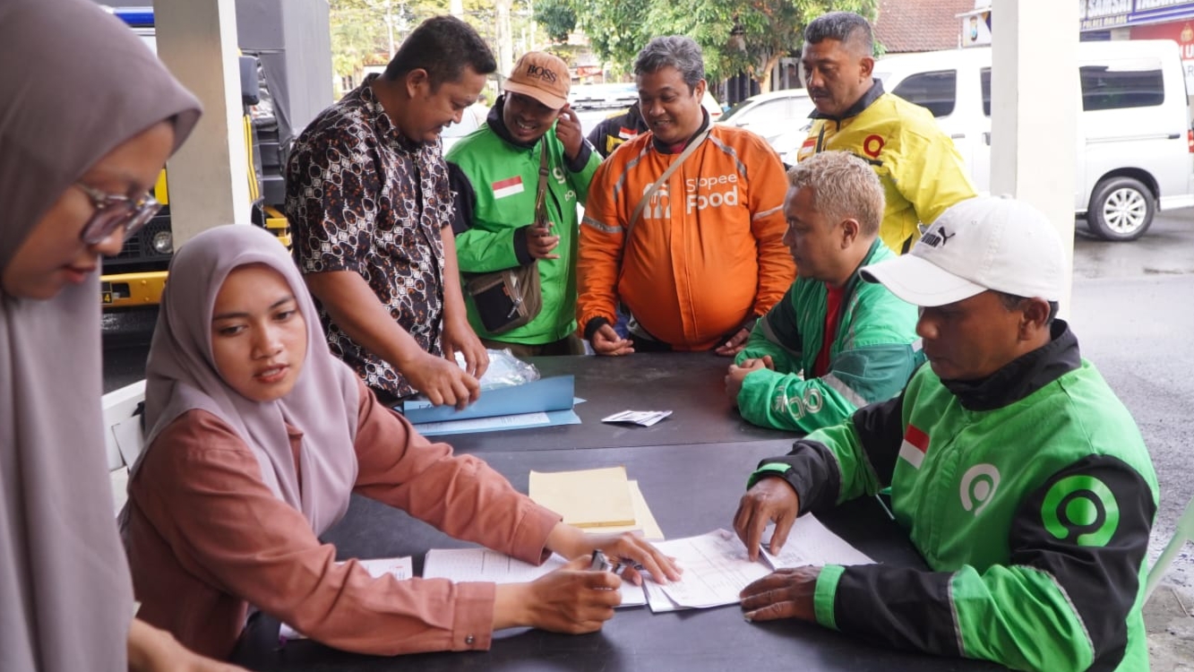 HUT ke-70, Satlantas Polres Malang Gratiskan SIM untuk Ojol sebagai Bentuk Apresiasi