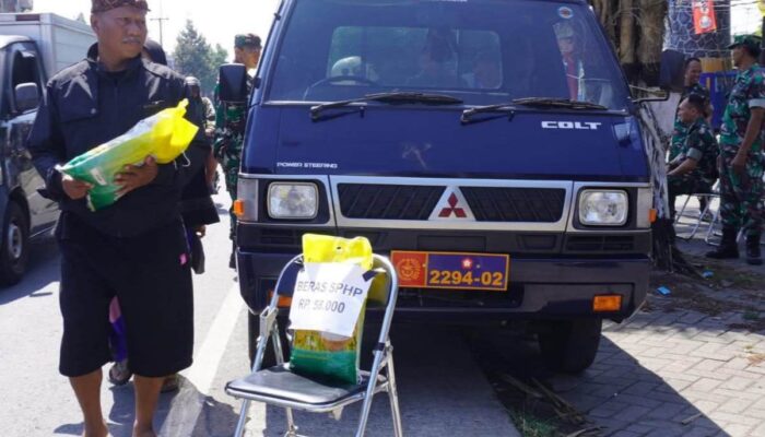TNI AU Bersama Rakyat: Lanud Abdulrachman Saleh Tebar Berkah Beras Murah di Wendit