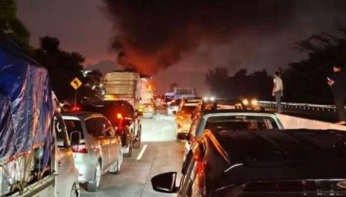 Belasan Pegawai Pajak Selamat dari Kobaran Api di Tol Pandaan–Malang