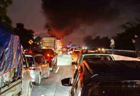 Belasan Pegawai Pajak Selamat dari Kobaran Api di Tol Pandaan–Malang