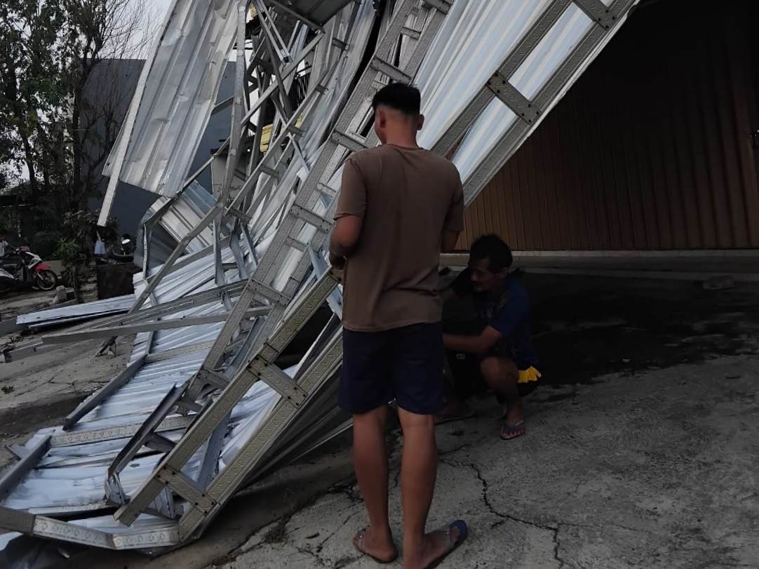 Hujan Deras Disertai Angin Kencang Terjang Kepanjen, Belasan Rumah Warga Rusak