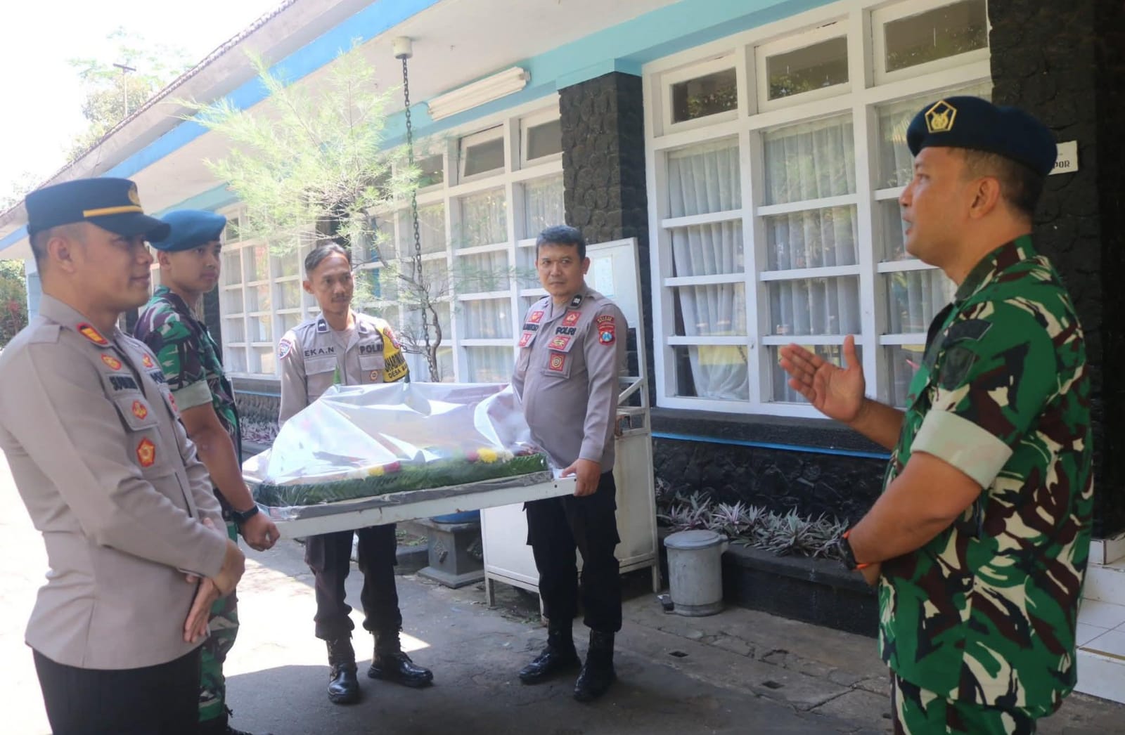 Sinergi Tanpa Sekat, Polres Malang Beri Kejutan Hangat di HUT ke-80 TNI