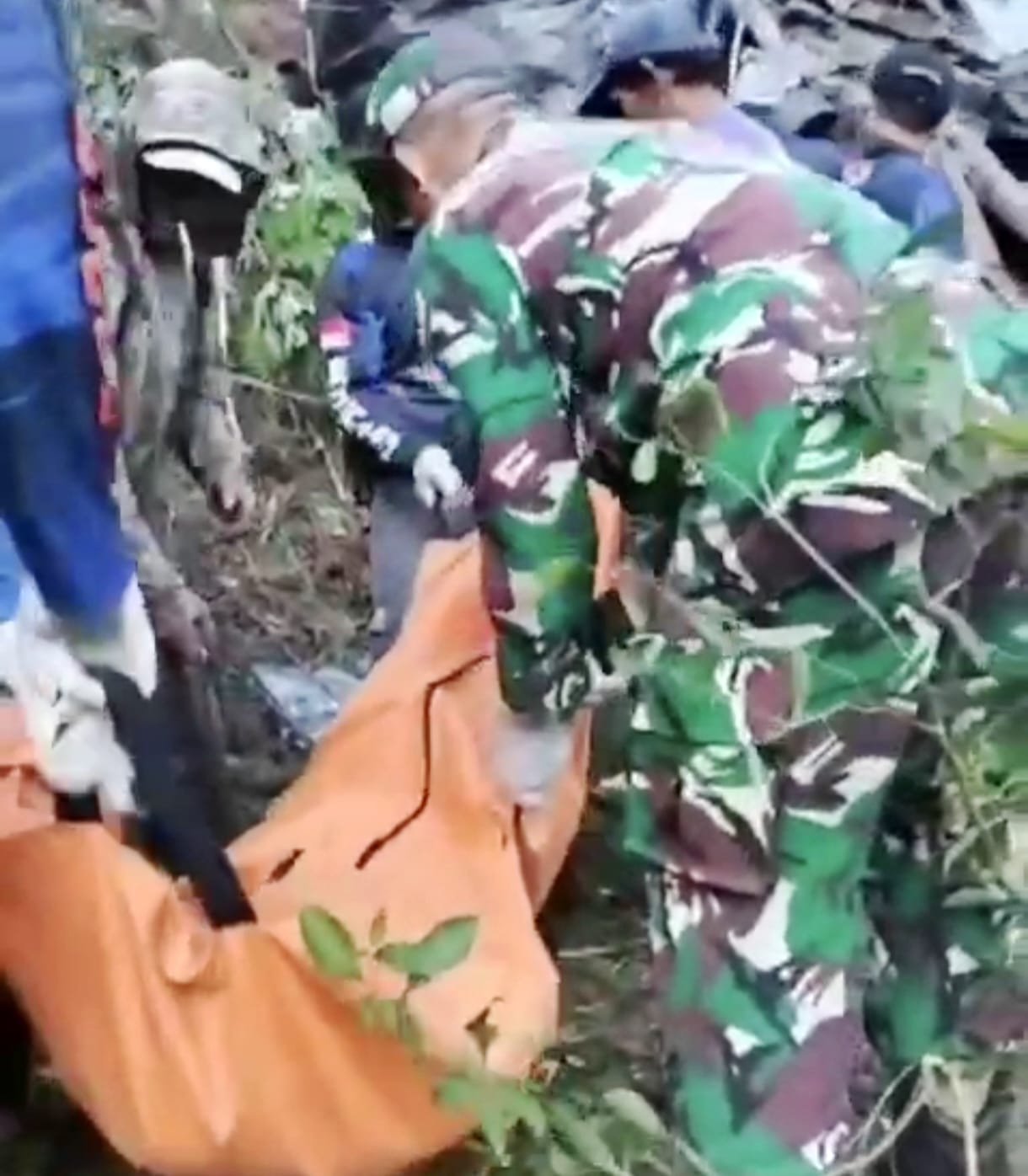 Rem Blong, Innova Terjun ke Jurang di Jalur Cangar–Pacet