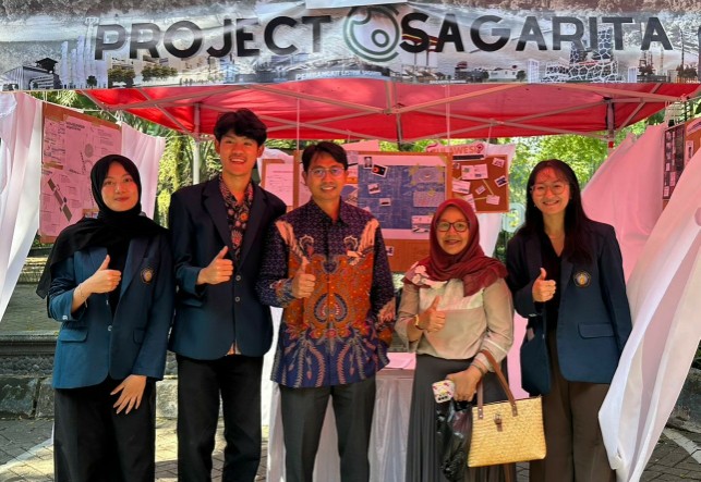 Lima mahasiswa UB menawarkan konsep industri biru berbasis pengolahan mikroalga dengan hilirisasi multisektor yang mendukung transisi energi bersih dan ekonomi biru secara berkelanjutan.