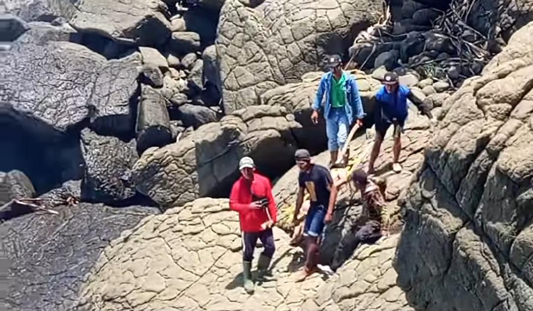 Tragedi di Pantai Modangan Malang: Empat Wisatawan Surabaya Terseret Ombak, Satu Tewas Dua Masih Hilang