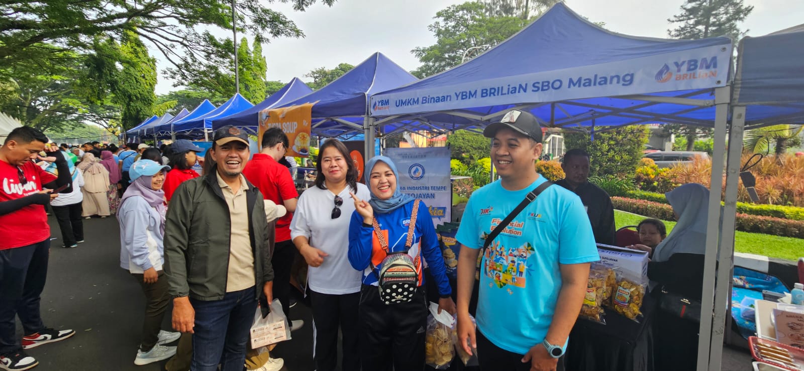 Memperingati Bulan Inklusi Keuangan (BIK) 2025, Otoritas Jasa Keuangan (OJK) Malang menggelar acara puncak bertajuk “Financial Evolution: Perjalanan Menuju Kemandirian Keuangan” di kawasan Tugu Balai Kota Malang, Minggu (26/10).