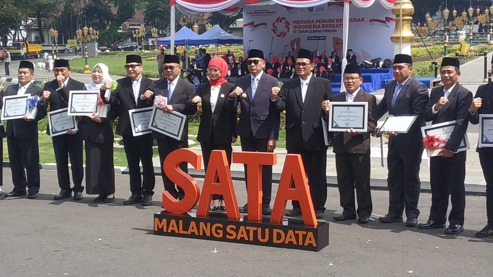 Upacara peringatan Hari Sumpah Pemuda ke-97 tahun 2025 berlangsung khidmat di Kota Malang, Senin (28/10/2025).