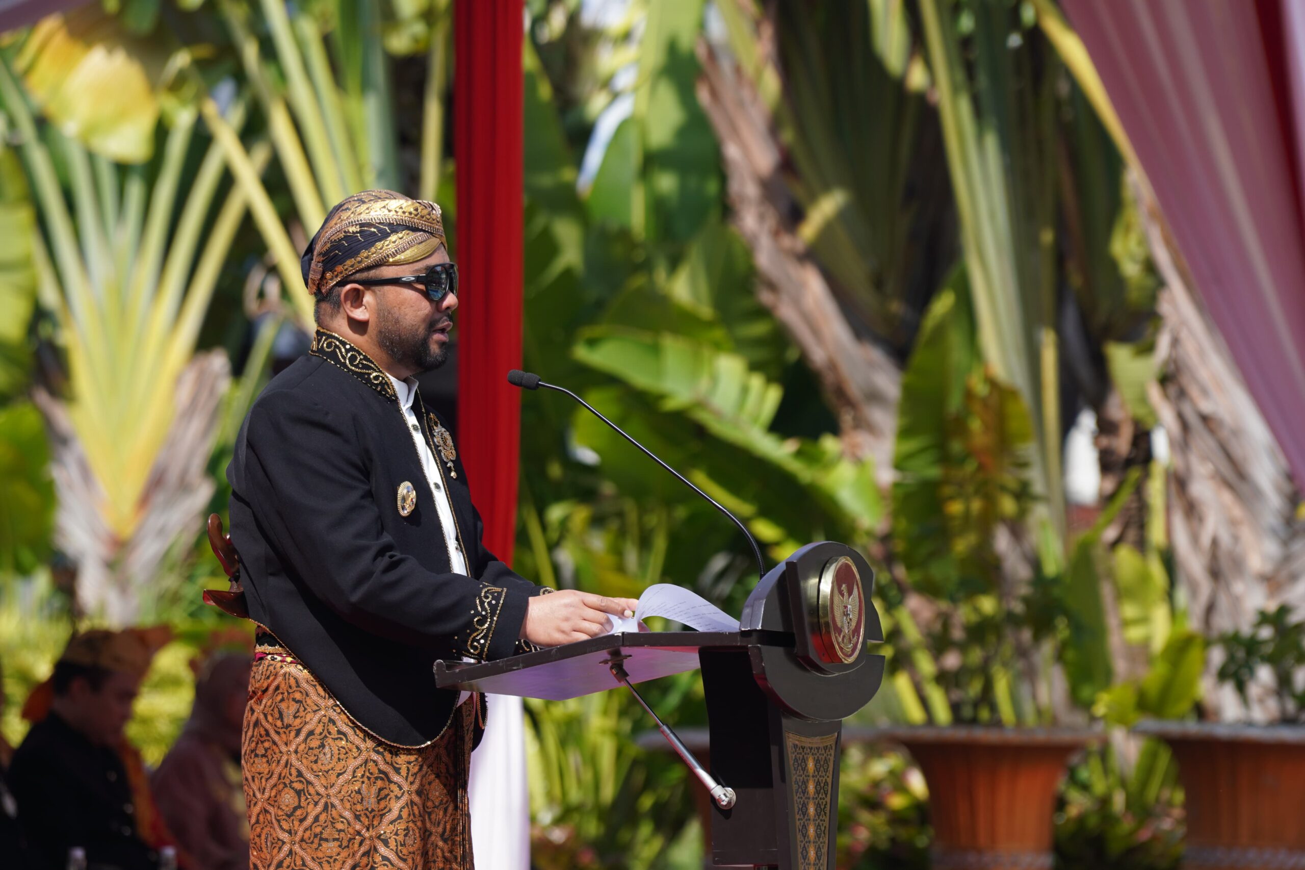 Langit pagi di Balai Kota Among Tani, Selasa (28/10/2025), dipenuhi semangat kebangsaan. Ratusan peserta dari berbagai kalangan hadir mengikuti Upacara Peringatan Hari Sumpah Pemuda ke-97 yang dipimpin Wakil Wali Kota Batu, Heli Suyanto.
