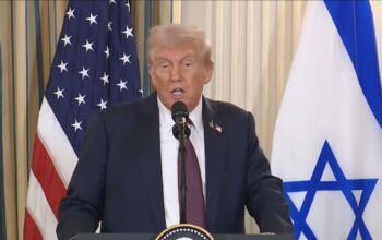 Presiden Amerika Serikat Donald Trump menyebut nama Presiden Republik Indonesia, Prabowo Subianto, dalam konferensi pers di Gedung Putih terkait inisiatif perdamaian di Gaza.