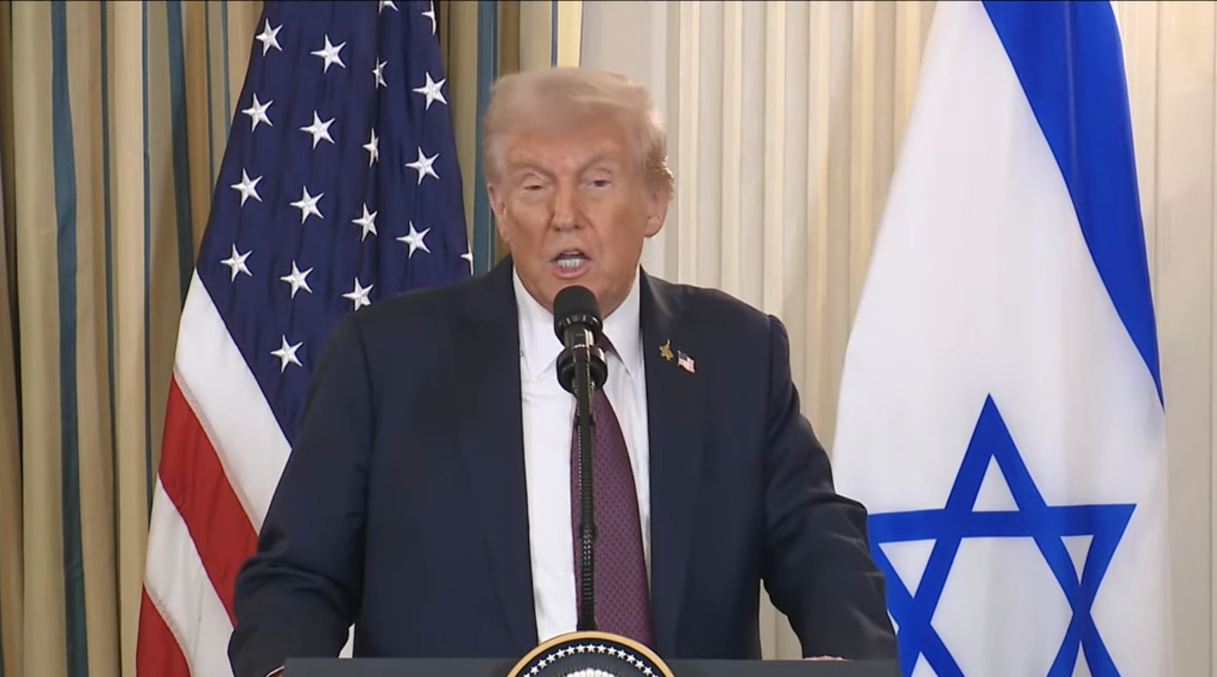 Presiden Amerika Serikat Donald Trump menyebut nama Presiden Republik Indonesia, Prabowo Subianto, dalam konferensi pers di Gedung Putih terkait inisiatif perdamaian di Gaza.