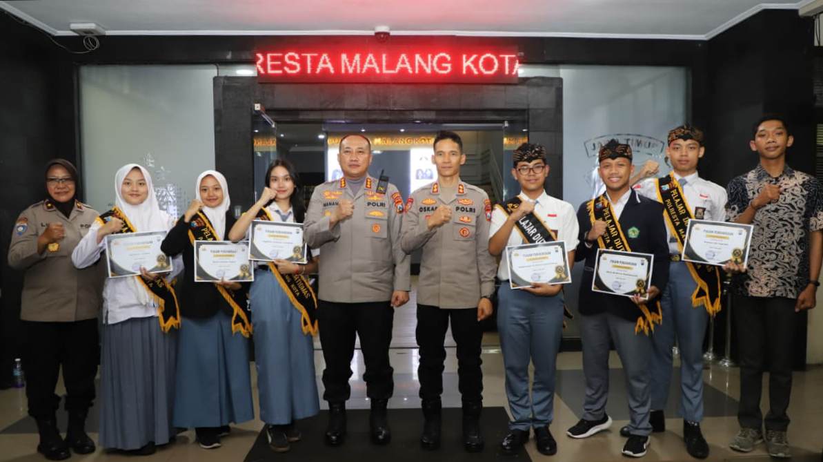 Enam Pelajar Malang Kota Dikukuhkan Jadi Duta Kamtibmas Jatim, Satu Sabet Juara II