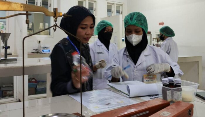 SMK PIM Cetak Tenaga Kerja Farmasi Profesional lewat Ujian Sertifikasi Kompetensi