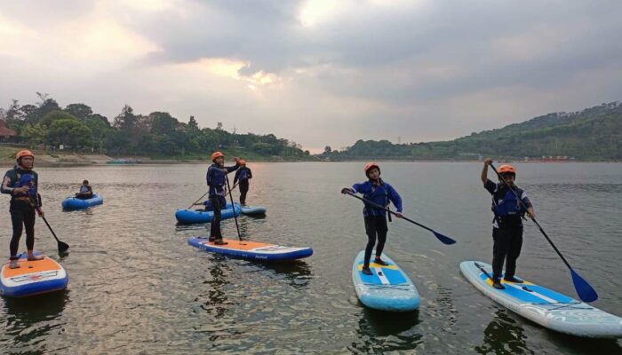 Sunset Paddleboard, Wisata Baru Persembahan Desapa Adventure di Selorejo