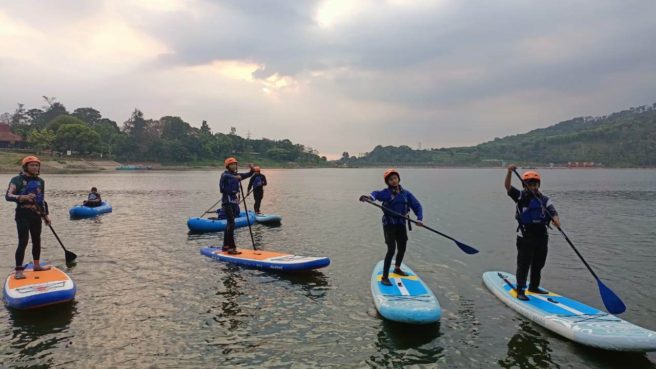 Sunset Paddleboard, Wisata Baru Persembahan Desapa Adventure di Selorejo
