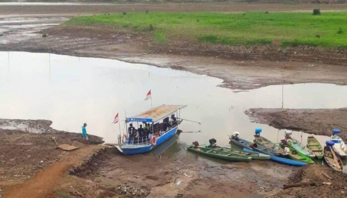 Penyeberangan Sungai Brantas Dempok Masih Jadi Andalan Warga, Tarif Hanya Rp 5.000