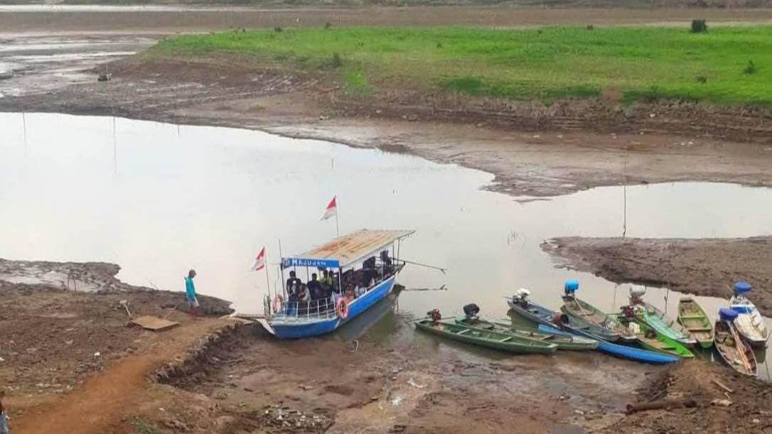 Penyeberangan Sungai Brantas Dempok Masih Jadi Andalan Warga, Tarif Hanya Rp 5.000