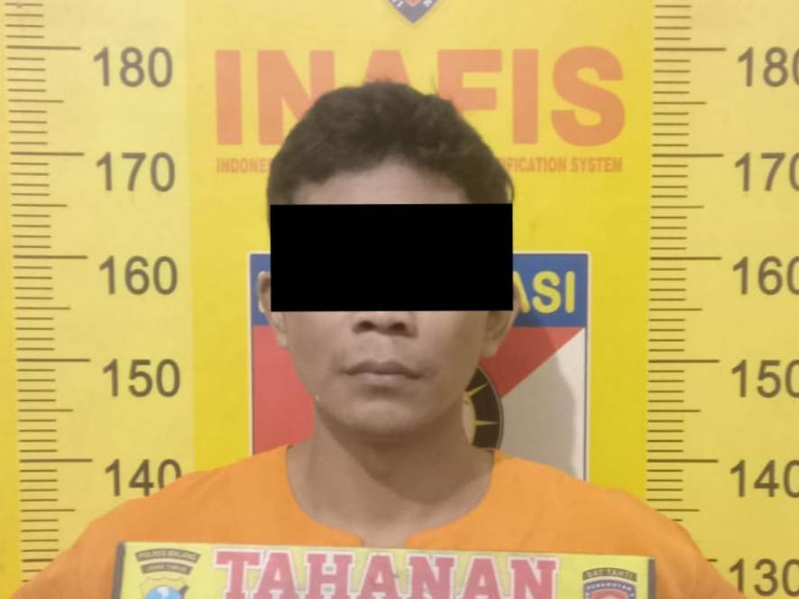 Asyik Nongkrong di Pinggir Jalan, Pemuda Malang Ditangkap Polisi dengan 8 Poket Sabu