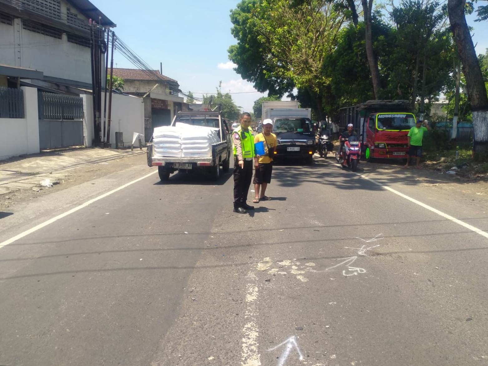 Tabrak Dump Truk di Kendalpayak, Penumpang Motor Perempuan Tewas di Tempat