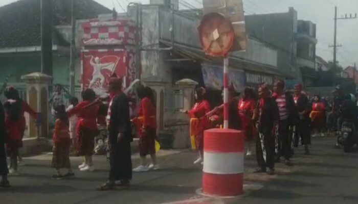 Meriah! Pengantin di Malang Dikawal Pasukan Sakerah hingga Bantengan