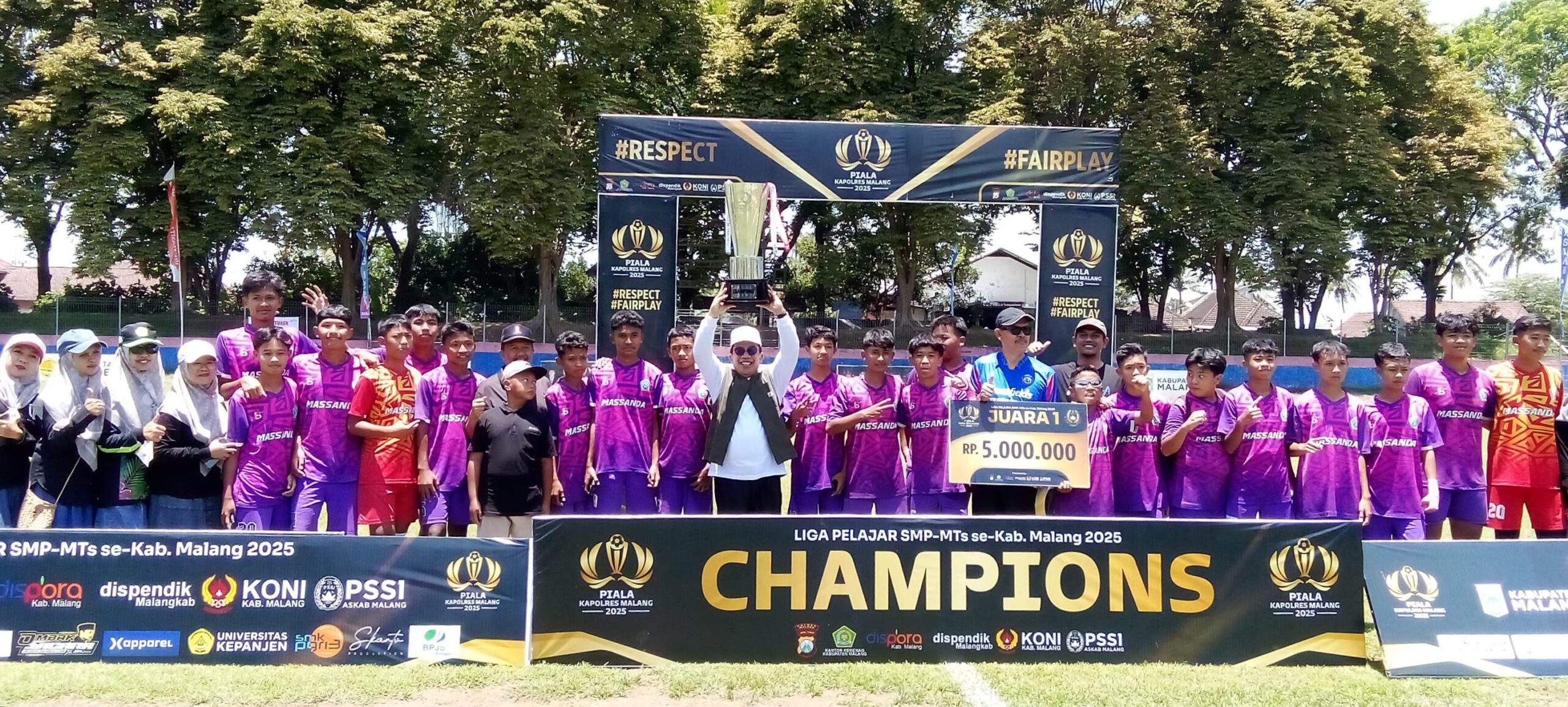 Massanda FC Angkat Trofi Piala Kapolres Malang 2025