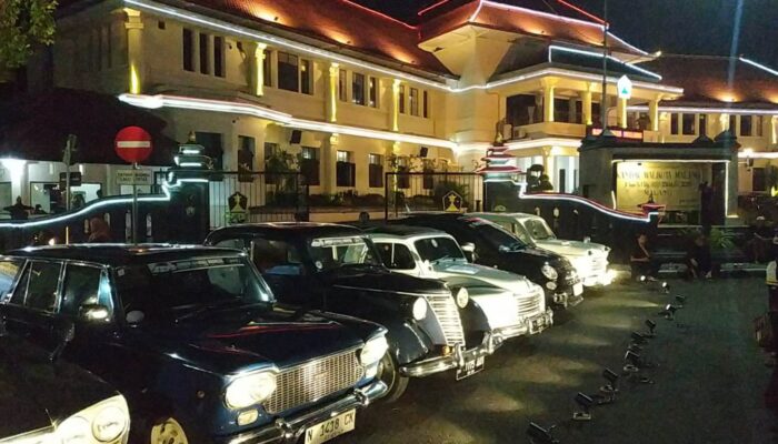 Ratusan Mobil Klasik Fiat Serbu Kota Malang, Wali Kota Wahyu Hidayat: Serasi dengan Heritage Kita