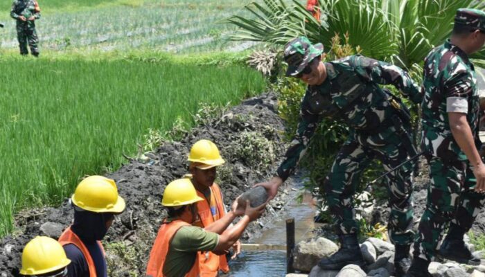 TMMD Ke-126 Prioritaskan Infrastruktur Anti-Banjir di Malang, TNI Gandeng Warga Bangun Drainase di Desa Lebakharjo
