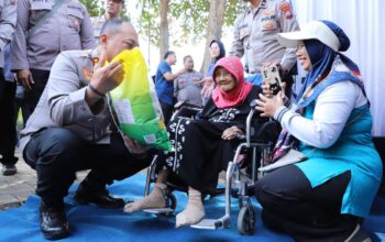 Polresta Malang Kota Tanam Jagung Serentak di Sukun, Warga Antusias Serbu Pasar Murah dan Layanan Kesehatan Gratis