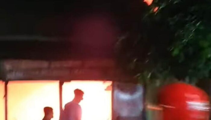 Warung Ireng Milik Ibu Yun di Wajak Dilalap Api, Diduga Korsleting Listrik