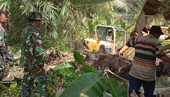 TNI Bangun Ketahanan Pangan Lewat Normalisasi Sungai di Malang Selatan