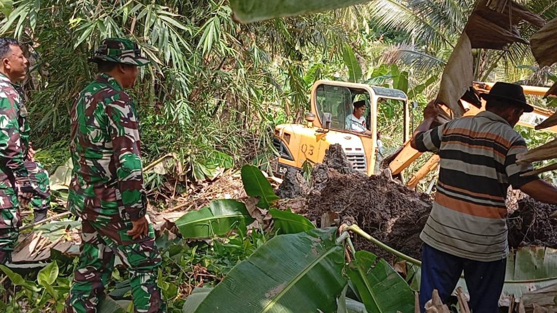 TNI Bangun Ketahanan Pangan Lewat Normalisasi Sungai di Malang Selatan