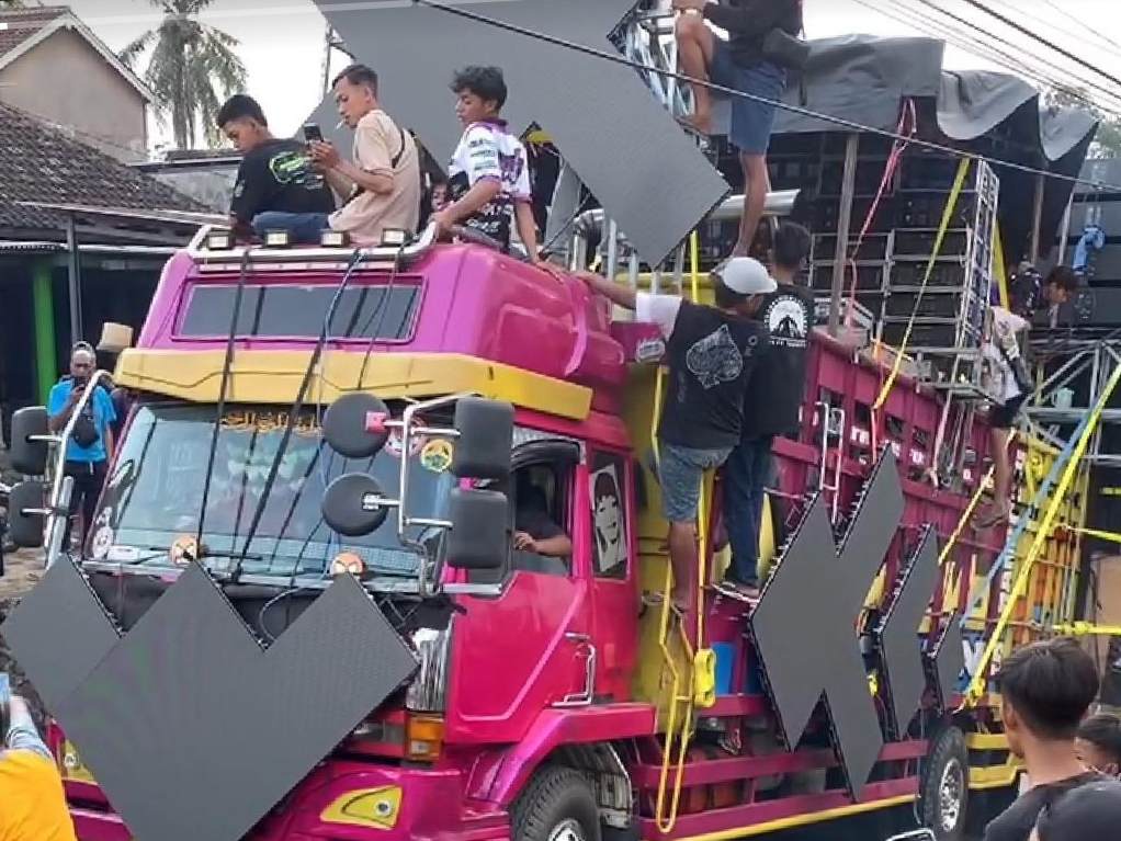 Sound Horeg Guncang Pagak, Polsek All Out Amankan Karnaval Budaya Gampingan