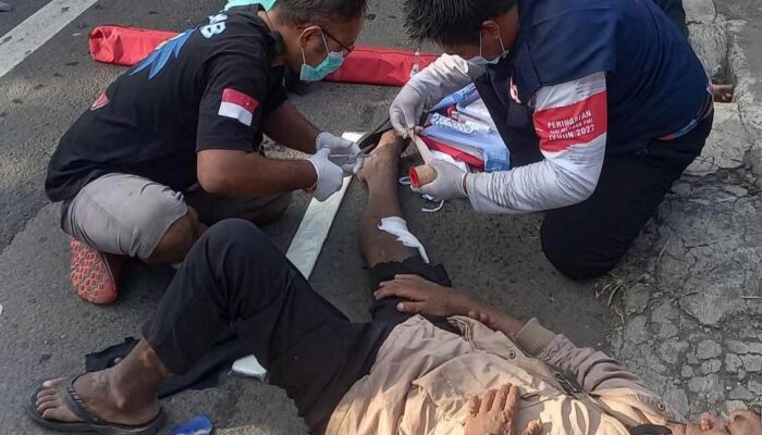 Pulang Nonton Karnaval Gampingan, Dua Pemotor Tabrak Truk di Depan Mapolsek Pakisaji