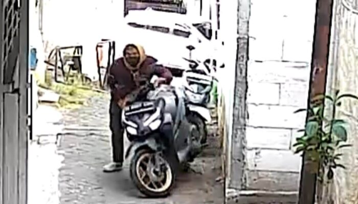 Maling Motor di Sumbersari Terekam CCTV Saat Bawa Kabur Motor Korban