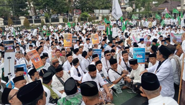 Ribuan Santri Gelar Aksi Damai di Mapolres Malang, Soroti Etika Media dan Martabat Pesantren