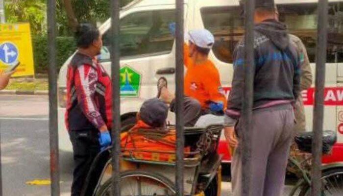Tukang Becak Tewas Saat Kayuh Turis di Depan Balai Kota Malang, Diduga Serangan Jantung