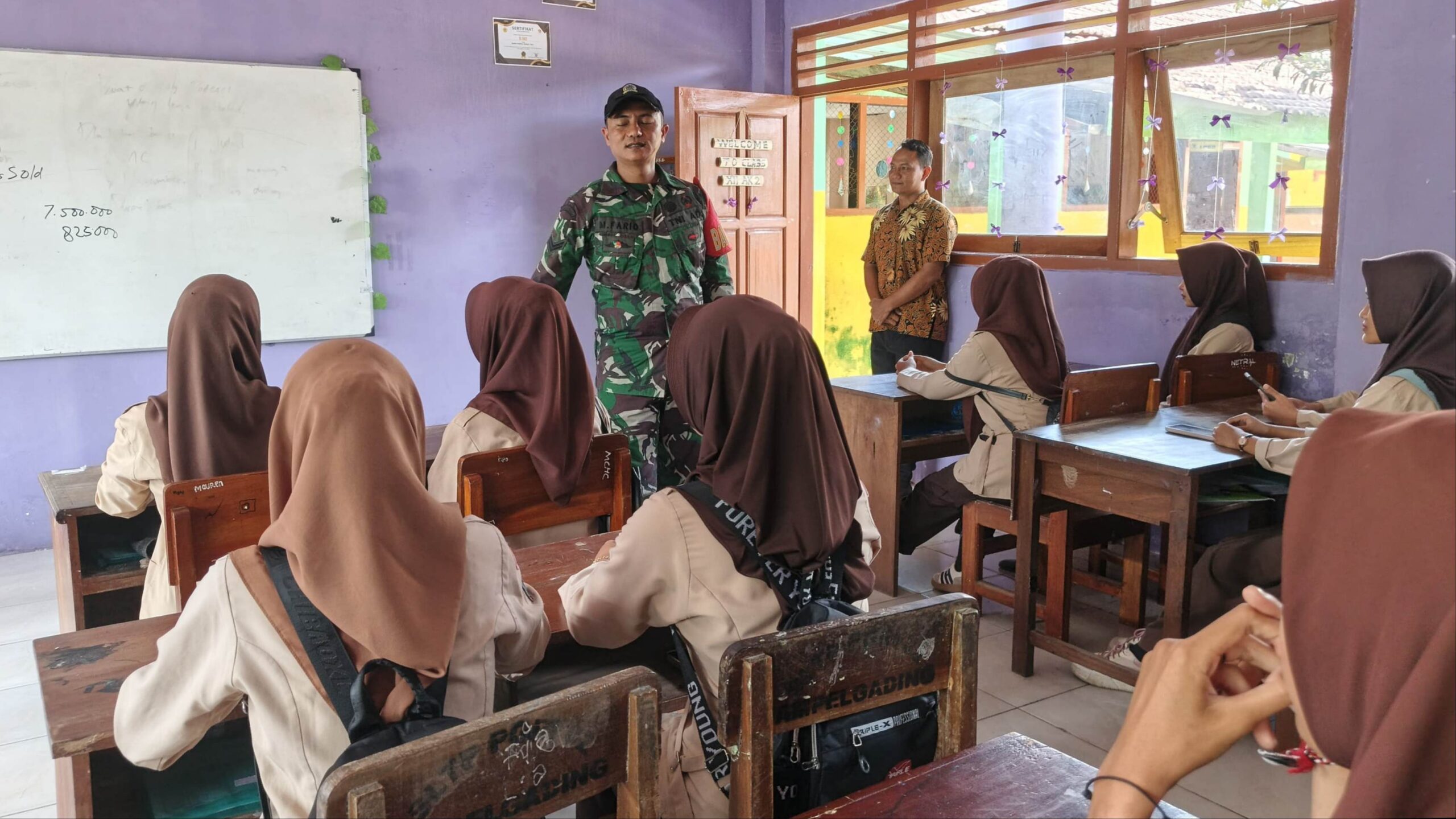 TNI Bangun Karakter Pelajar Lewat Edukasi Bela Negara di Malang, Satgas TMMD Jadi Teladan di Sekolah