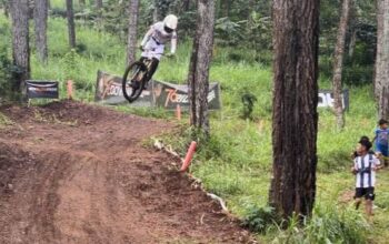 136 Downhiller Lokal dan Mancanegara Tantang Elevasi Curam Seri pamungkas 76 IDH 2025