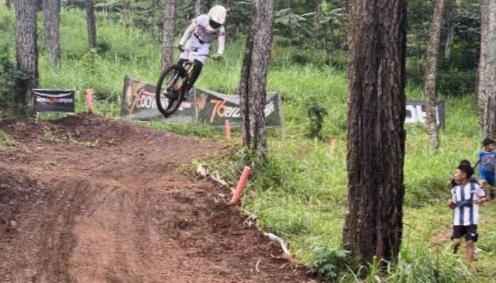 136 Downhiller Lokal dan Mancanegara Tantang Elevasi Curam Seri Pamungkas 76 IDH 2025