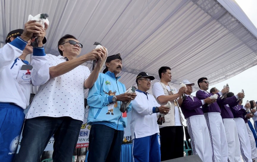 Perayaan dua dekade atau HUT ke-20 Lien Tien Kung menjadi ajang refleksi sekaligus penguatan komitmen untuk terus menebarkan semangat hidup sehat dan persaudaraan di tengah masyarakat di Halamam Parkir Jawa Timur Park 3, Minggu (26/10/2025).