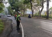 Kecelakaan lalu lintas terjadi di Jalan Raya Sukoraharjo, tepatnya di Dusun Dawuhan, Desa Gambiran, Kecamatan Kepanjen, Kabupaten Malang, Minggu (26/10/2025) dini hari sekitar pukul 05.00 WIB. Dua sepeda motor terlibat dalam insiden tabrak samping hingga menyebabkan kedua pengendara luka-luka.
