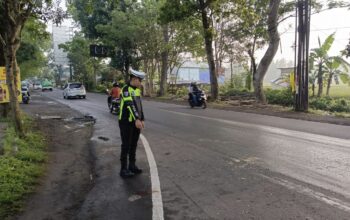 Kecelakaan lalu lintas terjadi di Jalan Raya Sukoraharjo, tepatnya di Dusun Dawuhan, Desa Gambiran, Kecamatan Kepanjen, Kabupaten Malang, Minggu (26/10/2025) dini hari sekitar pukul 05.00 WIB. Dua sepeda motor terlibat dalam insiden tabrak samping hingga menyebabkan kedua pengendara luka-luka.