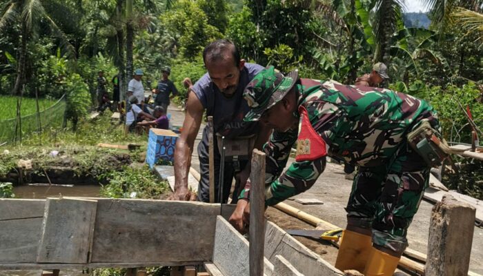 TMMD ke-126 Hidupkan Semangat Gotong Royong, Warga Lebakharjo Bangun Pos Kamling Modern